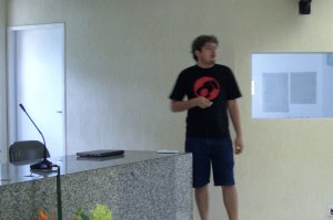 Gustavo Henrique apresentando sobre Cassanda e NoSQL